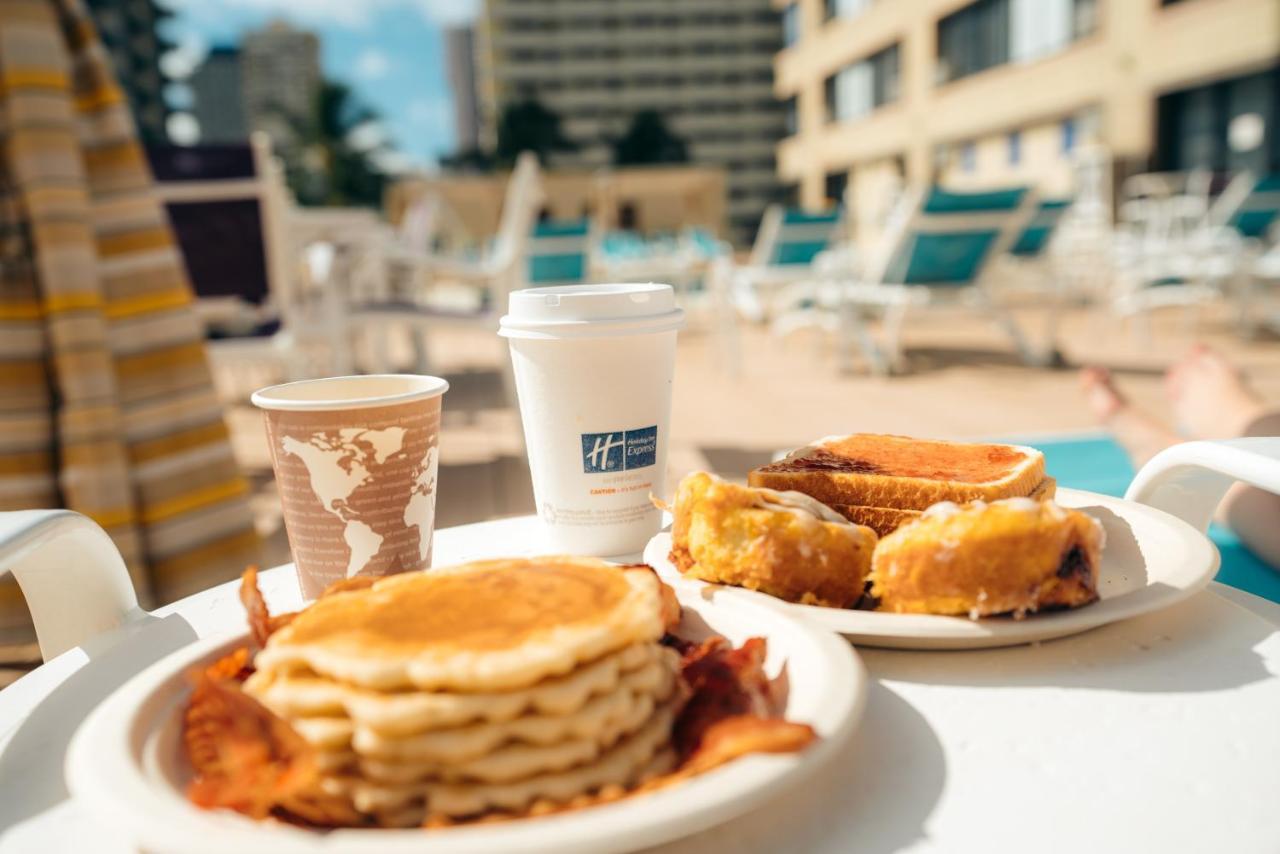 Holiday Inn Express Waikiki, An Ihg Hotel Honolulu Zewnętrze zdjęcie